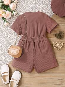 SHEIN Vintaside Kids Cô Gái Trẻ In thư Ngắn tay Áo thun Và Bộ quần short - Màu Hồng  San hô - Xem 2