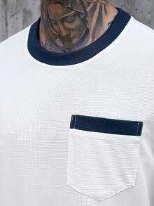 Manfinity Homme Camiseta de bolsillo con contraste de color para hombre, conjunto de camisetas con textura de rayas de punto falso - Azul y blanco - Ver 3