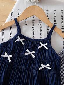 女童夏季两件套：藏蓝色褶皱吊带背心，饰有白色蝴蝶结，搭配蓝白格子阔腿裤，清新甜美，宽松舒适，时尚休闲的儿童夏季服装。 - 寶藍色 - 查看 4