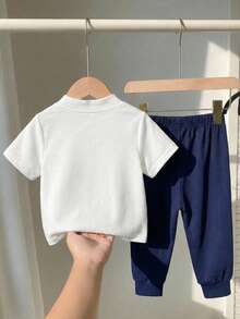 SHEIN 2件套婴儿/男婴撞色短袖polo衫和裤子套装，精致印花图案，尽显优雅气质 - 藍白色 - 查看 2