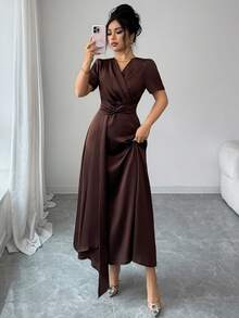 Rafferiza V领褶皱系带A字短袖纯色连衣裙，法式优雅休闲风格，女士 - 棕色 - 查看 7