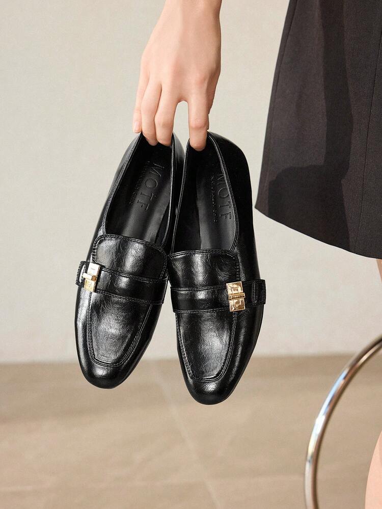 WOMEN PU LEATHER METAL DETAIL FLATS