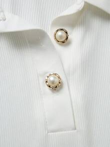 Franclia 优雅百搭的翻领半开襟针织白色春夏女士连体衣，适合度假、海滩等各种场合，是夏季女士的理想之选。这款连体衣采用白色面料，适合各种场合，包括外出、毕业、度假、休闲等。白色连体衣，白色连体泳衣，白色连体衣，女士夏季连体衣。 - 白色 - 查看 7