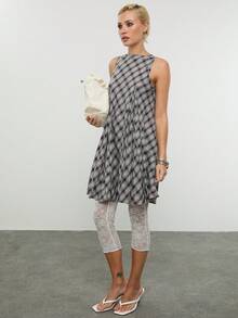 COUREZ 褶裥迷你格纹连衣裙 / Y2K 春季女装 可爱格纹印花连衣裙 黑白连衣裙 外出装 无袖连衣裙 度假装 夏季假日装 - 黑與白 - 查看 4