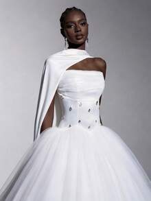 Elitara 优雅简约奶油色缎面拼接薄纱高低摆手工水晶荷叶边新娘婚纱，适合婚礼仪式、正式庆典、红毯活动、豪华招待会、户外森林海滩、正式场合等。 - 白色 - 查看 4