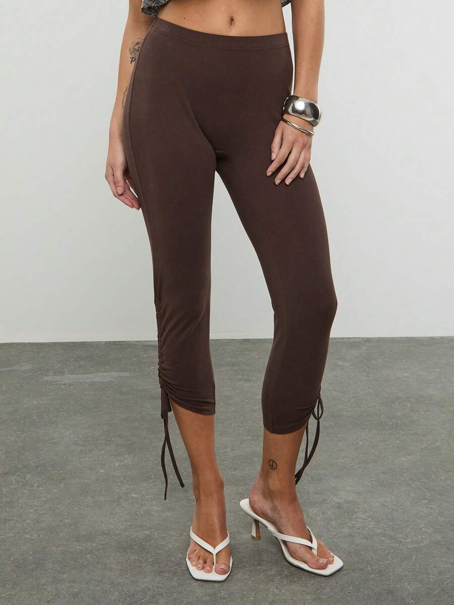 COUREZ 低腰系带针织七分裤 / Y2K 春季女装 棕色七分裤 可爱外出装 夏季度假装 夏季假日装 性感装 - 棕色 - 查看 1