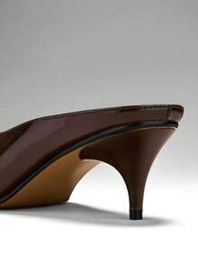 SHUZIA 女士时尚舒适尖头小猫跟漆皮PU穆勒鞋 - 巧克力棕 - 查看 7