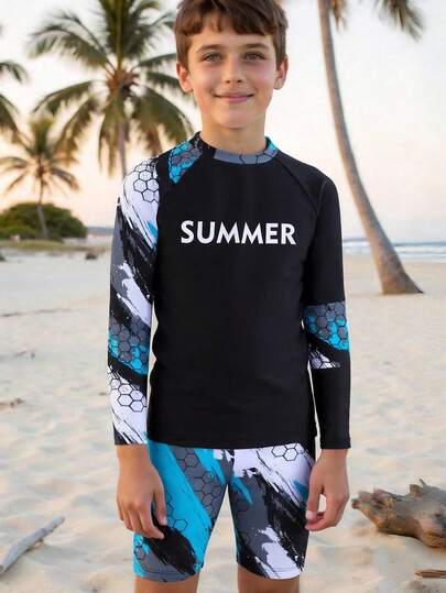 SHEIN 两件套儿童男童休闲百搭印花圆领泳衣套装，包括短袖T恤和松紧腰短裤，适合春夏季节、度假和海滩穿着。