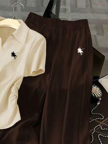 Resyla Bộ đồ nữ gồm áo thun ngắn tay xếp ly in hình hiệp sĩ và quần ống rộng, kiểu dáng thường ngày. - Nhiều màu - Xem 3