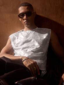 AKNOTIC 男款節日編織蛇紋PU寬帶黑色背心，適用於休閒穿著和音樂節 - 銀色 - 查看 2