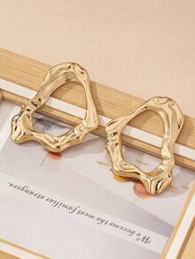 Arave 1 Pair Of European & American Geometric Asymmetrical Hollow Stud Earrings - Yellow Gold - View 3