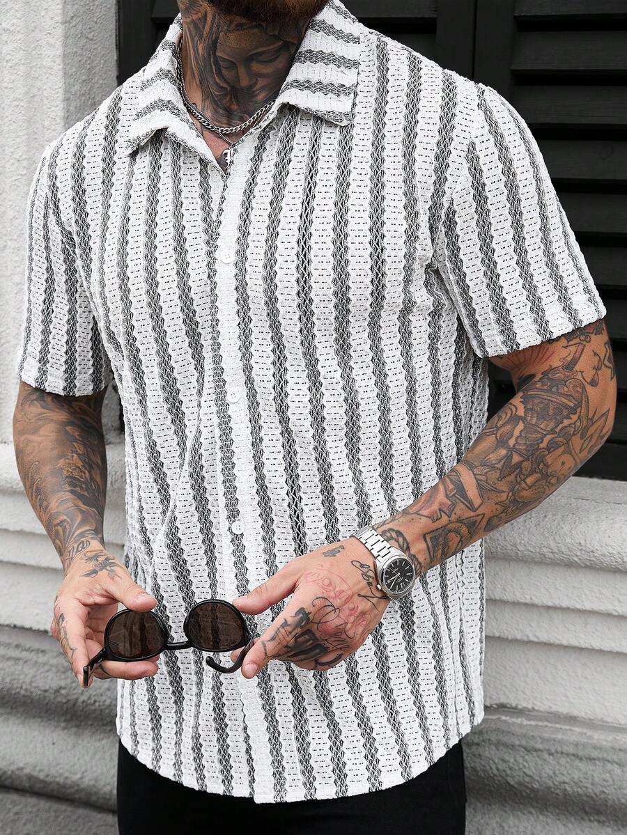 Manfinity Homme 男士条纹单排扣休闲短袖衬衫 - 黑與白 - 查看 1