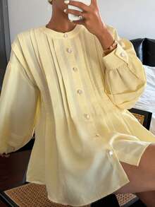 DAZY Áo sơ mi nữ dáng rộng cổ tròn xếp ly màu vàng - Màu vàng - Xem 7