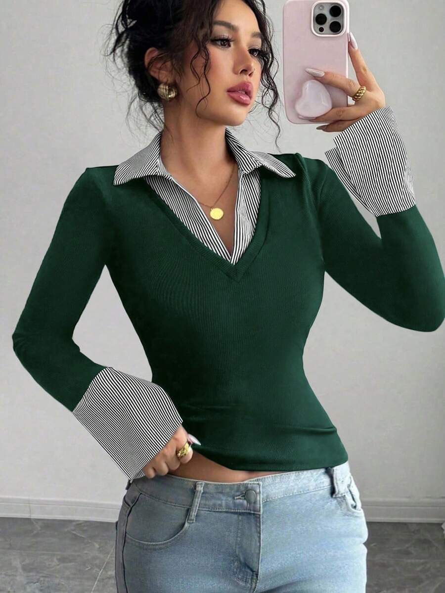 SHEIN Raffinéa 蓝色条纹印花撞色女式简约V领Polo衫，弹力修身打底，适合休闲、夜店、商务休闲、音乐会、办公室等场合穿着，尽显老钱风范。纯色罗纹针织面料，高弹力，超柔软舒适，亲肤贴身，修身剪裁，休闲日常性感派对街头度假旅行约会必备，春夏秋冬新款喇叭袖长袖T恤。 - 墨綠色 - 查看 1