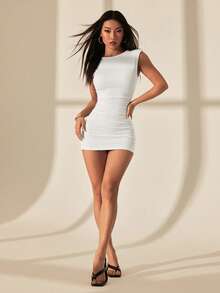 SHEIN PETITE Vestido mini elegante de unicolor con pliegues y espalda descubierta para citas - Blanco - Ver 2