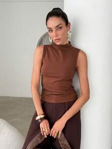 Lavishia Áo không tay cổ cao với thiết kế xếp ly phía sau. - Cà phê nâu - Xem 5