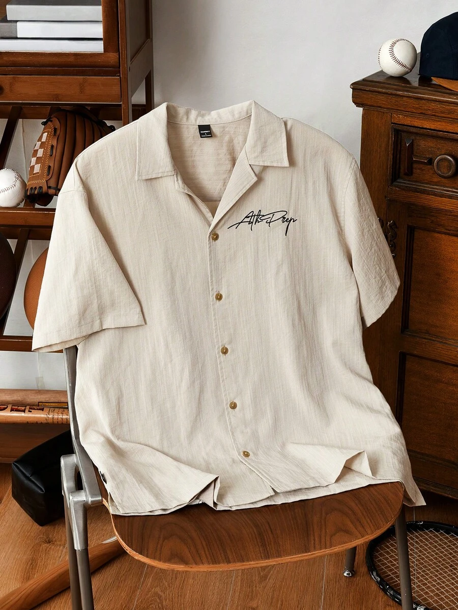 AXEPEAK 男士纯色宽松梭织短袖衬衫，复古字母纽扣衬衫，返校衬衫，适合度假、朋友聚会、街头服饰 - 卡其色 - 查看 1