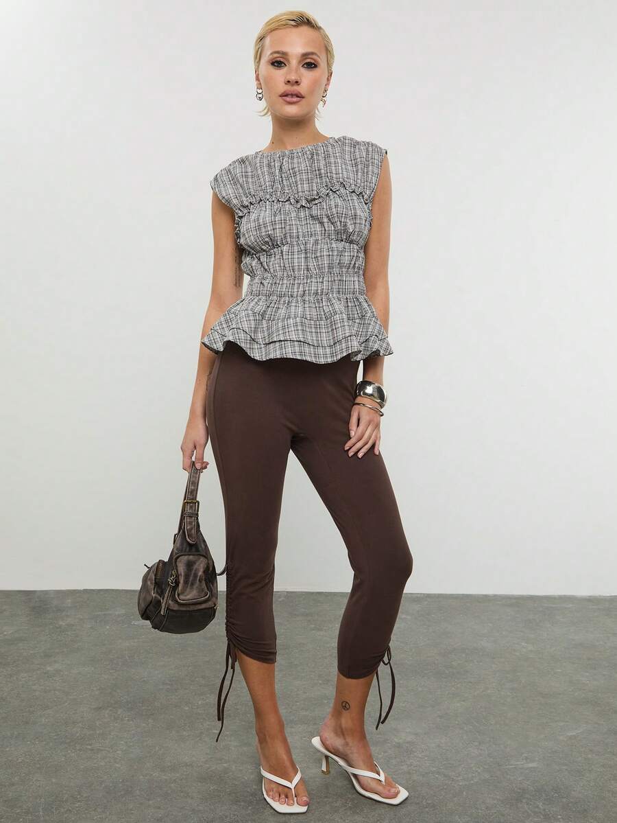 COUREZ Capris de jersey de talle bajo con detalle de lazo en el bajo / Ropa de primavera Y2K para mujeres, capris marrones, conjuntos lindos para salir, conjuntos de vacaciones de verano, conjuntos de vacaciones de verano, conjuntos sexys - Marrón - Ver 1