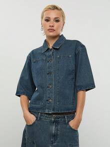 COUREZ 深蓝色水洗短袖宽松牛仔衬衫外套 / Y2K 春季女装 蓝色牛仔夹克 春假穿搭 音乐节穿搭 夏季穿搭 外出穿搭 牛仔夹克 - 深色水洗藍 - 查看 1
