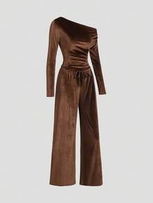 Sweetra 女士秋冬新款时尚百搭柔软天鹅绒两件套，棕色不对称荷叶边长袖上衣和高腰宽松阔腿裤套装 - 棕色 - 查看 3