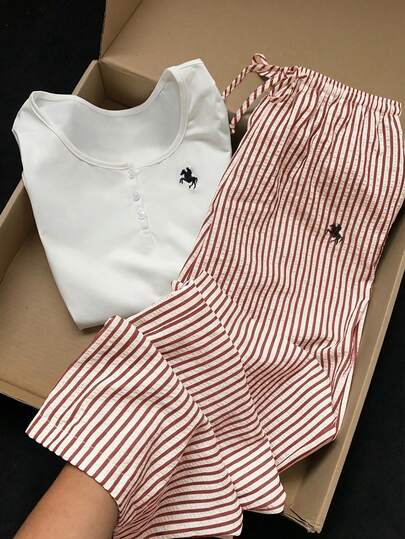 Comfortcana Conjunto de 2 piezas de primavera/verano 2026 para mujer, con blusa casual con detalles bordados y pantalones a rayas, conjunto en color vino tinto, adecuado para la playa, Acción de Gracias, Año Nuevo, Navidad y otras ocasiones