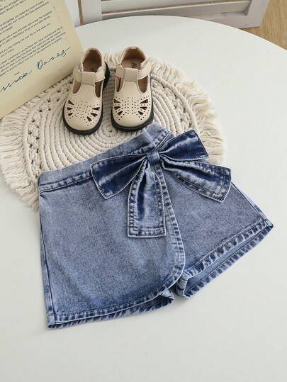 女童两件套牛仔短裤，可爱蝴蝶结设计，韩式刺绣蝴蝶结裤脚毛边，适合外出、上学、通勤、聚会、居家、节日等场合，2026夏季新品