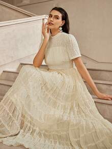 VOLUPTÉ CURVE Đầm cỡ lớn mùa xuân/hè, thanh lịch, lãng mạn, sang trọng màu trắng ngà, cổ cao, tay ngắn, chất liệu xếp lớp, thích hợp cho các buổi hẹn hò, kỳ nghỉ, sinh nhật, tiệc brunch, họp mặt, đám cưới. - Màu be - Xem 1