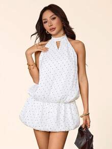 SHEIN PETITE Chiếc đầm ngắn dáng xòe bồng bềnh, cổ yếm buộc dây phía sau, thanh lịch này rất phù hợp cho đầu xuân/hè, những buổi hẹn hò ngày Valentine và các buổi tối đi chơi. Đầm có nền trắng trơn, họa tiết chấm bi đen trắng và đường viền chân đầm tôn dáng. Thích hợp cho các bữa tiệc cocktail, những buổi hẹn hò lãng mạn, các buổi họp mặt, sự kiện trang trọng, làm đầm phù dâu trong đám cưới và trang phục dạ hội. - trắng - Xem 12