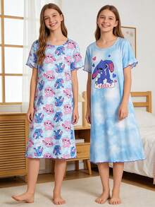 Bộ 2 bộ đồ ngủ cho bé gái tuổi teen, màu xanh da trời nhạt hiệu ứng nhuộm tie-dye, cổ tròn, tay ngắn, cổ áo phối màu tương phản, viền và tay áo xếp nếp, họa tiết "Naughty" màu xanh da trời nhạt và 2 họa tiết "Naughty" khác màu với hoa nhỏ và chữ "Cute", chất liệu vải dệt kim mềm mại, thân thiện với da, kiểu dáng dài vừa phải, thiết kế đơn giản dễ phối đồ, co giãn, có thể giặt máy, thoải mái khi mặc. - Nhiều màu - Xem 10