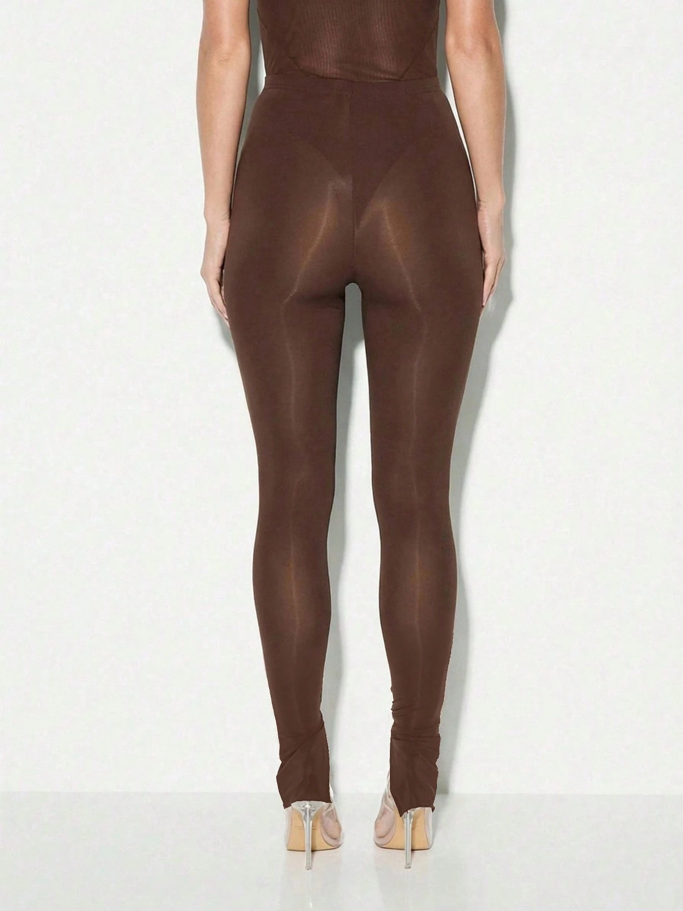 KIZN Leggings de malha com detalhes de botões e cintura alta.