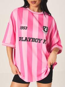 Missguided x Playboy 条纹超大粉色足球球衣风格T恤，饰有1953标志，圆领设计，休闲街头风。 - 彩色 - 查看 4