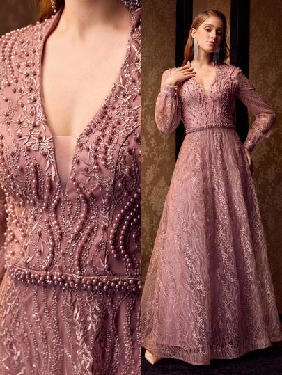 MOTF Soiréza 女士长袖深V领晚礼服 – 及地长裙，饰以珍珠、随机图案蕾丝和珍珠，是婚礼、盛大晚宴和正式晚宴的完美之选。