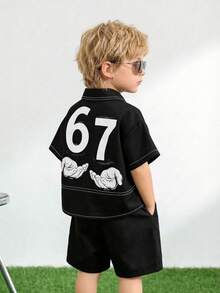 SHEIN Camisa de manga corta con botones delanteros y estampado de dígitos y huellas de mano, estilo casual de verano para bebé niño - Negro - Ver 1