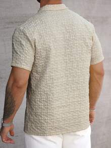 Manfinity Homme Camisa de manga corta con textura floral y un solo abotonado para hombres - Caqui - Ver 2