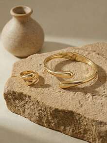 Arave 两件套（1个手镯和1个戒指）：时尚开放式不对称双水滴交叉手镯和别致的几何水滴复古金戒指。精致、甜美、优雅的风格，简约复古的设计。欧美风格，高端大气。非常适合日常佩戴、工作、会议、派对、浪漫约会、拍照、商务谈判或任何其他优雅场合，海滩、度假、夏季珠宝套装 - 金黃色 - 查看 2