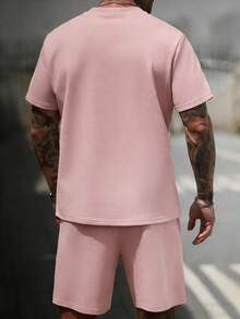 Manfinity RSRT 男士舒适卫衣套装，圆领短袖T恤搭配抽绳松紧腰短裤，休闲百搭，适合度假、聚会、外出、运动、办公等场合，经典春夏短袖短裤套装，畅销款，自穿或送礼皆宜。 - 粉色 - 查看 2