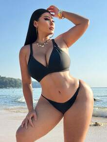 SHEIN Swim 2026新款大尺碼女款夏季海灘度假純黑色極簡主義坦基尼泳衣上衣，性感深V領墊肩細肩帶顯瘦收腹比基尼上衣，大胸適用性感泳衣比基尼黑色比基尼上衣，大胸聚攏比基尼上衣，聚攏泳衣上衣，女款比基尼套裝，女款泳衣，女款泳裝，女款泳衣，1件裝女款比基尼，女款兩件式比基尼套裝，女款泳衣上衣，2580198 比基尼 - 黑色 - 查看 6