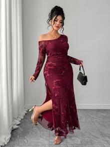 SHEIN Tall CURVE 大码女式蕾丝网纱贴花长袖优雅美人鱼款单肩正式晚礼服，大码女式单肩长袖花卉蕾丝收腰修身派对网纱长裙，这款优雅的设计和及地裙摆非常适合正式晚宴、盛大晚会、毕业典礼和其他特殊场合。 - 酒紅色 - 查看 5