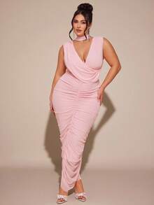 SHEIN BAE Plus Size Enfärgad Ärmlös Rynkad Omlottklänning med Bodycon - Rosa - Visa 10