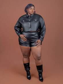 CurvyTilda 大碼落肩袖翻蓋細節短款PU皮革夾克 - 黑色 - 查看 1