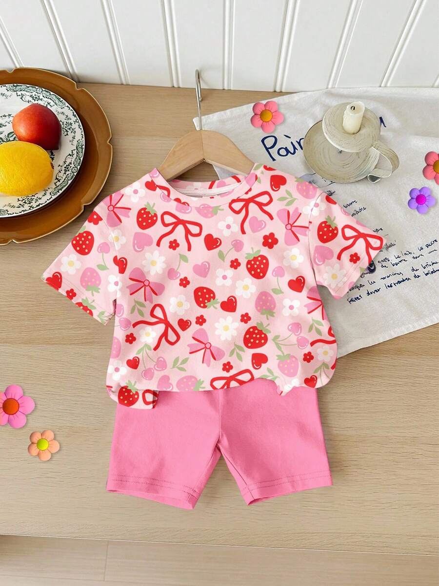 SHEIN Bộ 2 món cho bé gái, gồm áo thun ngắn tay cổ tròn dáng rộng thoải mái in hình dâu tây, trái tim, hoa và nơ, chất liệu mềm mại, thích hợp cho mùa xuân, hè, mặc hàng ngày, ở nhà, đi chơi, nghỉ lễ, lễ Phục sinh, đi nông trại, dã ngoại. - Nhiều màu - Xem 1