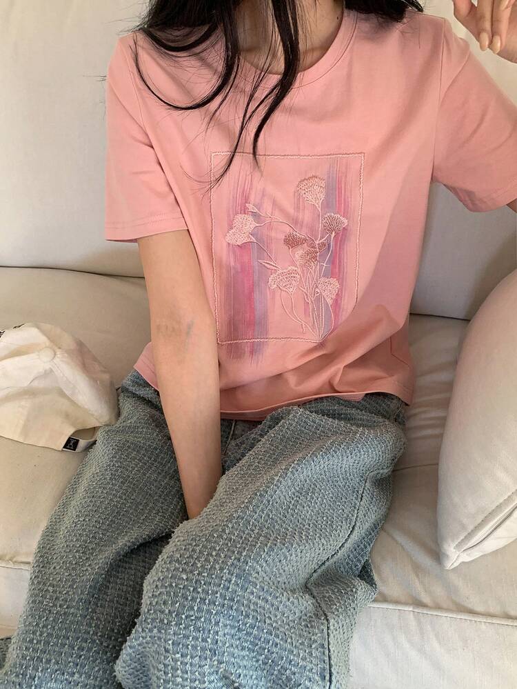 Women's Floral Embroidery Round Neck Short Sleeve Casual Versatile T-Shirt Summer