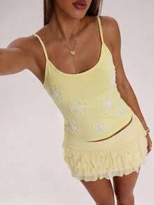 SHEIN BAE 女士休闲度假珍珠刺绣花卉吊带背心，适合海滩、假日、音乐节、休闲外出，实用黄色吊带背心，奢华珍珠刺绣吊带背心，黄色细肩带吊带背心 - 黃色 - 查看 1