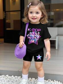 Conjunto de camiseta curta + shorts ciclista, casual e moderno, com estampa criativa, personalizada, minimalista e refrescante de personagem de grupo de garotas virtuais, em roxo brilhante com pentagrama e estrela. Confortável para o dia a dia, estilo aconchegante de verão, perfeito para primavera, verão e outono. Ideal para bebês e meninas. Conjunto preto de duas peças. - Preto - Ver 7