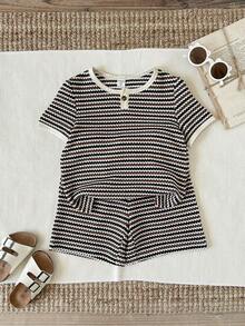 2pcs Kids/Young Boys' Summer Casual Vacation Khaki Striped T-Shirt Top And Striped Shorts Set - Multicolor - View 1