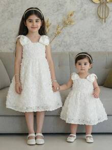 SHEIN Đầm hai dây dệt màu trơn cho bé gái, trang trí hoa và nơ 3D, đầm công chúa, đầm sinh nhật, đầm dự tiệc, đầm cưới, đầm bé gái dự tiệc cưới. - trắng - Xem 3