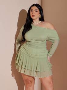 SHEIN BAE 大码女式不对称肩长袖上衣两件套，荷叶边层叠蛋糕裙套装，情人节套装，大码绿色夏季套装 - 綠色 - 查看 1