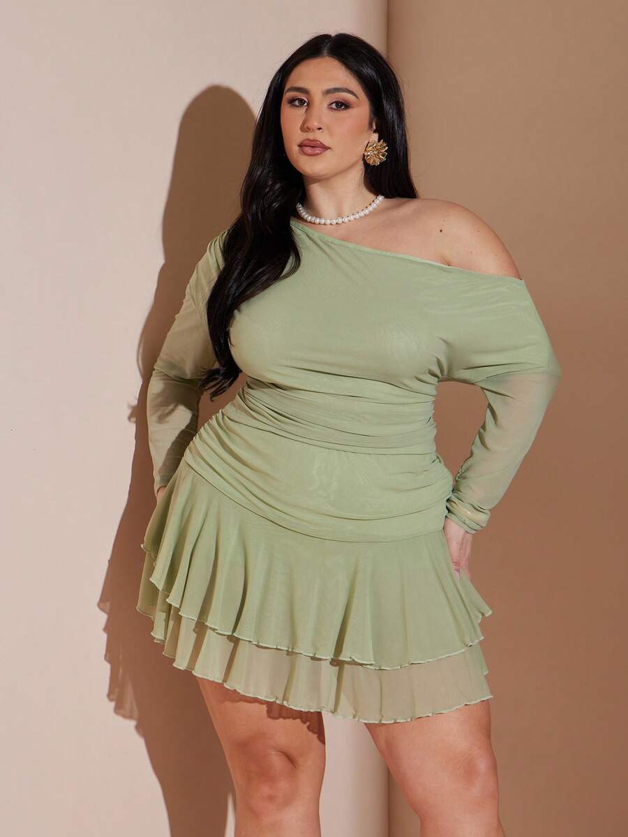 SHEIN BAE 大码女式不对称肩长袖上衣两件套，荷叶边层叠蛋糕裙套装，情人节套装，大码绿色夏季套装 - 綠色 - 查看 1