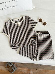 2pcs Kids/Young Boys' Summer Casual Vacation Khaki Striped T-Shirt Top And Striped Shorts Set - Multicolor - View 3