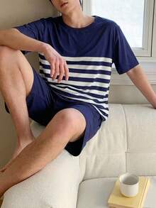 Bộ 2 món đồ mặc nhà thoải mái cho bé trai tuổi teen, gồm áo thun ngắn tay và quần short in hình hổ màu xám. - Xanh đậm - Xem 4